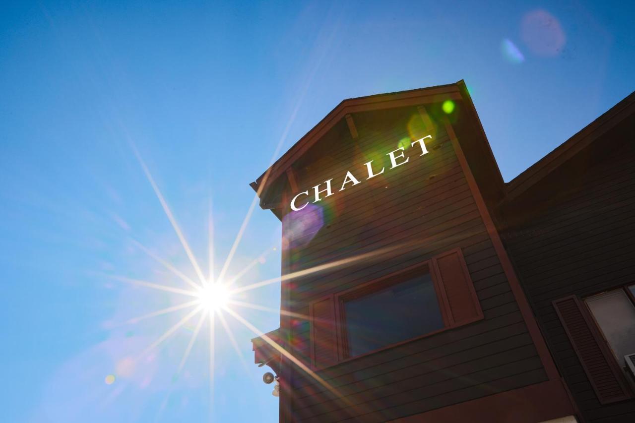 Radium Chalet Radium Hot Springs Exterior photo