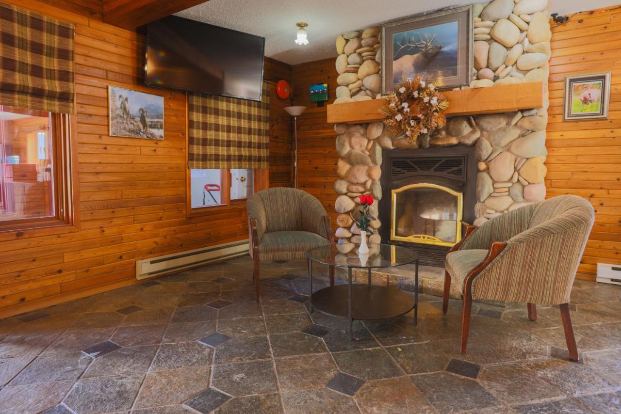 Radium Chalet Radium Hot Springs Exterior photo
