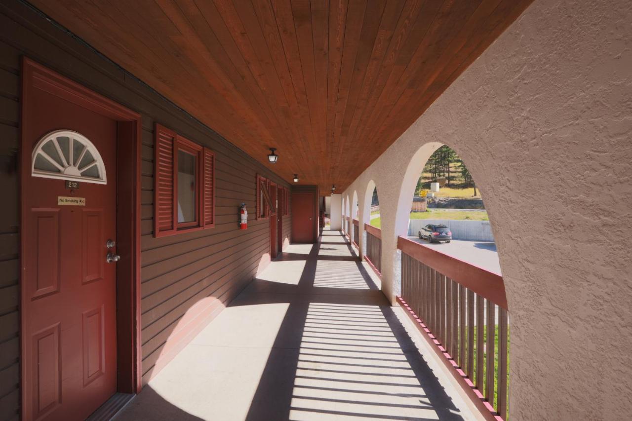 Radium Chalet Radium Hot Springs Exterior photo