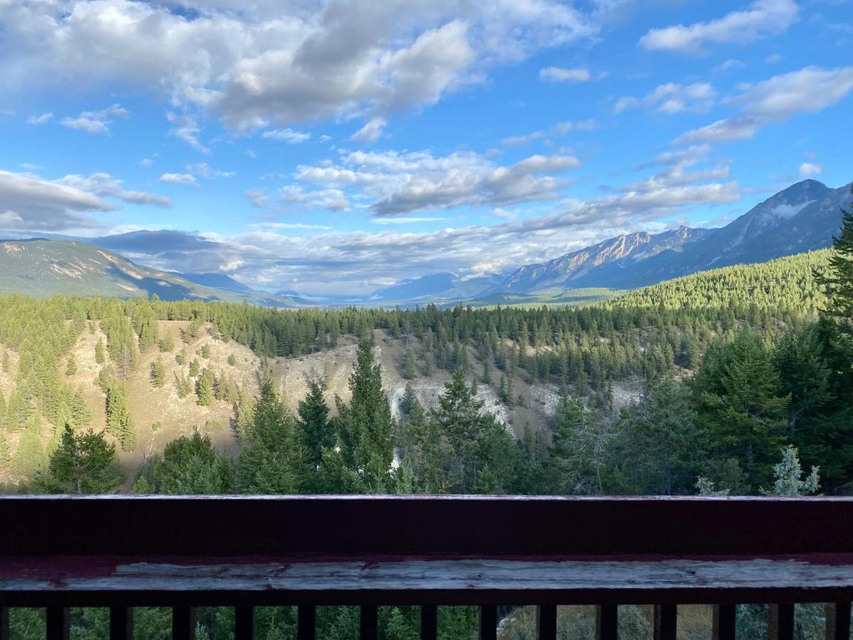 Radium Chalet Radium Hot Springs Exterior photo