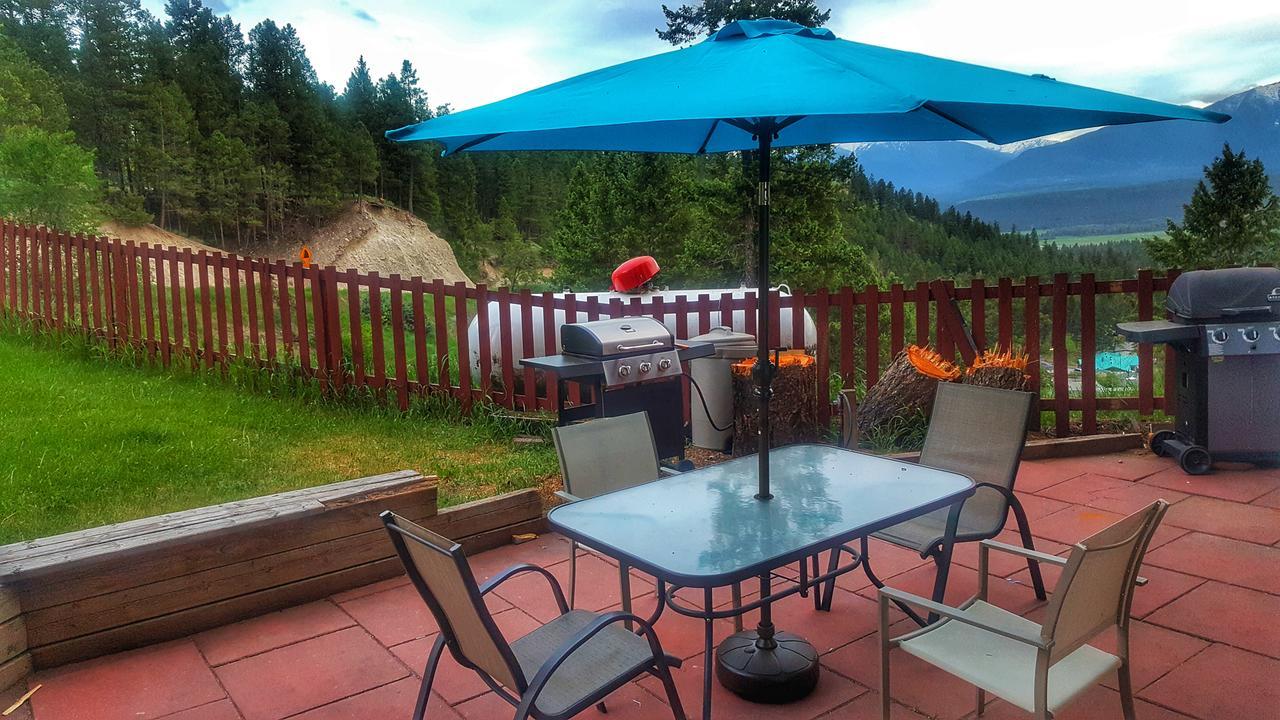Radium Chalet Radium Hot Springs Exterior photo